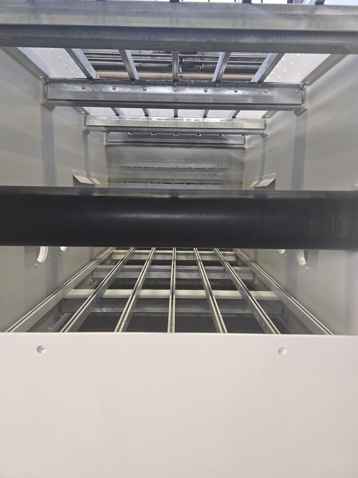 The frame and cross-beams of a screen deck